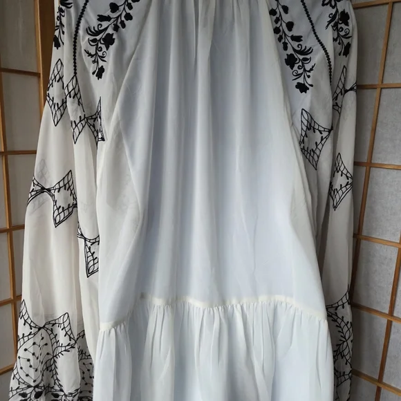 New Anthropologie White Blouse with Black Embroidery Size Large - Picture 4 of 9